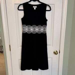 Ann Taylor LOFT little black sleeveless v-neck dress white lace 4P a-line sheath